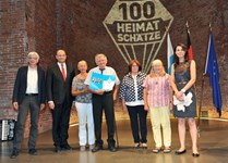 Heimatminister Albert Füracker und Kunstministerin Prof. Dr. med. Marion Kiechle prämieren 100 Heimatschätze